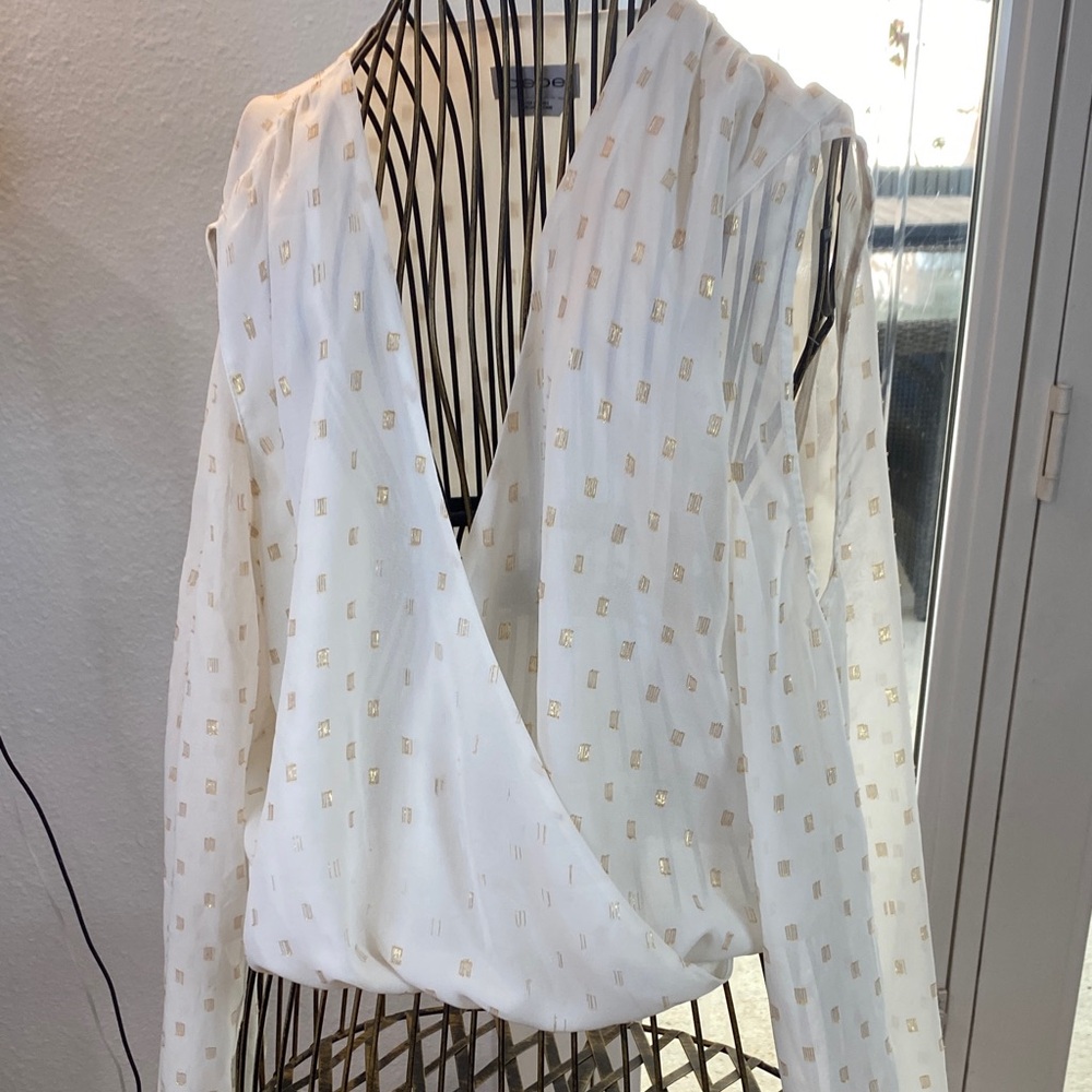 bebe White and Gold Blouse